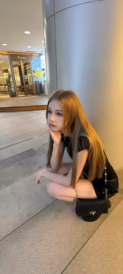 4k商场壁纸 - 少女 - 暖光 - 美女「哲风壁纸」