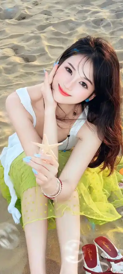 4k夏日壁纸 - 微笑 - 托腮 - 沙滩「哲风壁纸」