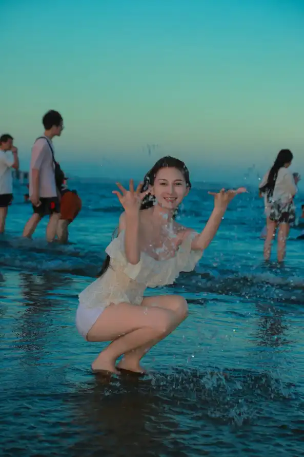4k人像壁纸 - 夏日 - 嬉水 - 度假「哲风壁纸」