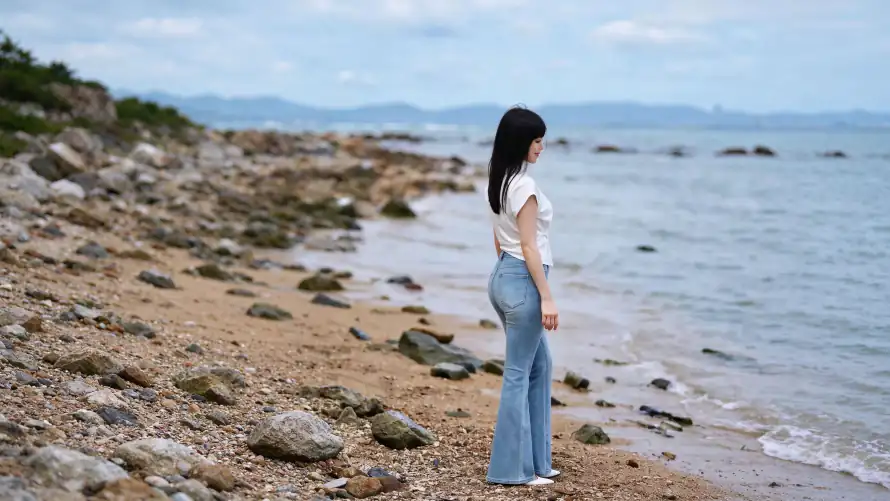 3k侧立壁纸-女生 - 浅滩-海岸「哲风壁纸」