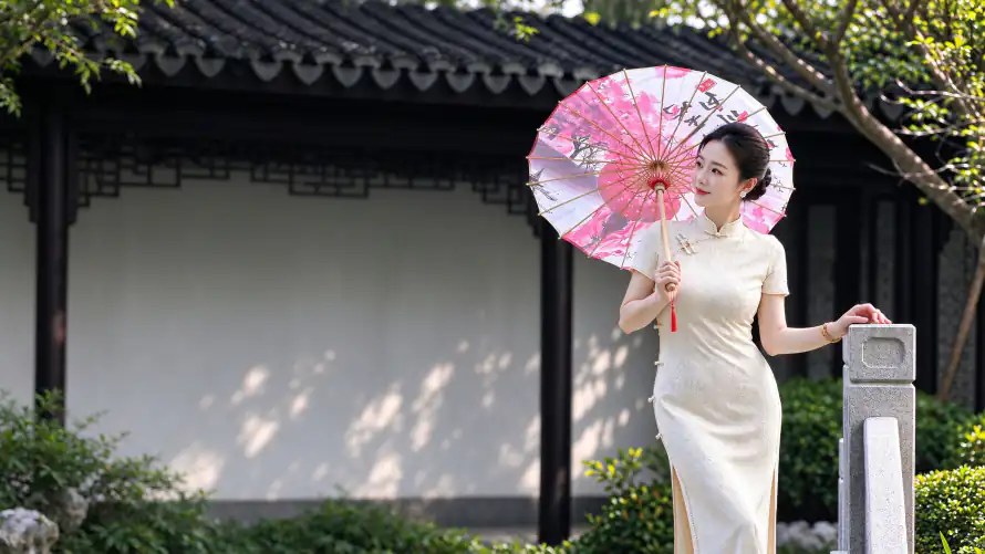 3k侧影壁纸-盘发 - 绿植-中式庭院「哲风壁纸」