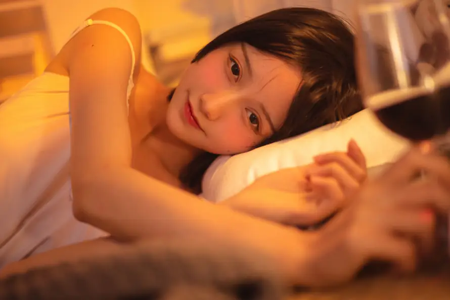 3k侧脸壁纸-卧室 - 少女-居家「哲风壁纸」
