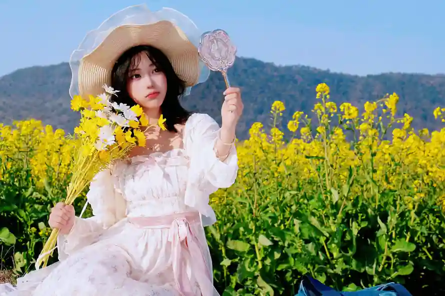 2k写真壁纸-团扇 - 少女-户外「哲风壁纸」