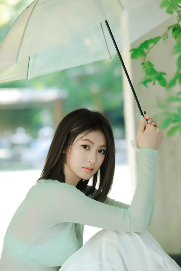 4k白裙壁纸 - 绿叶 - 美女 - 自然光「哲风壁纸」
