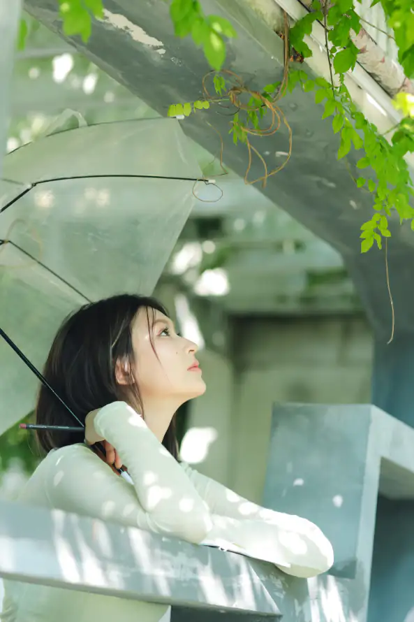 4k侧脸壁纸 - 户外 - 抬头 - 清新「哲风壁纸」