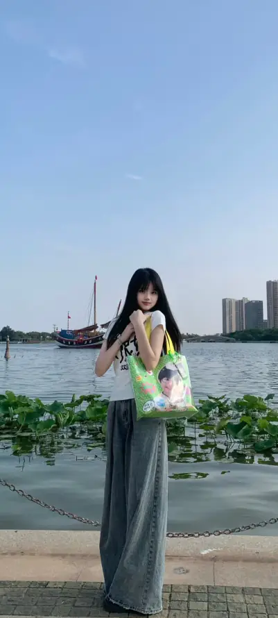 4k少女壁纸 - 户外 - 晴天 - 江边「哲风壁纸」
