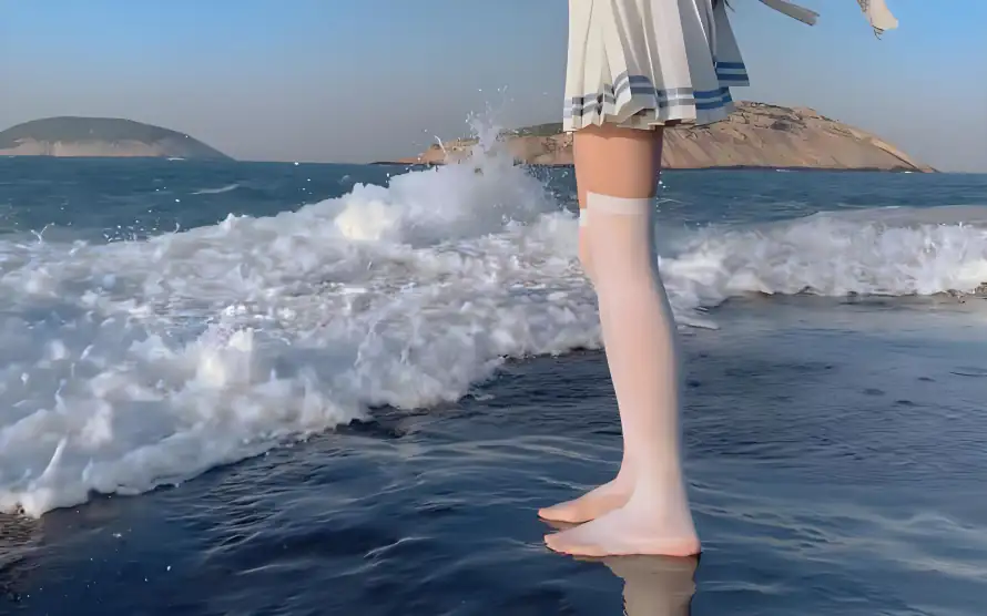 4k少女壁纸 - 沙滩 - 海浪 - 海边「哲风壁纸」