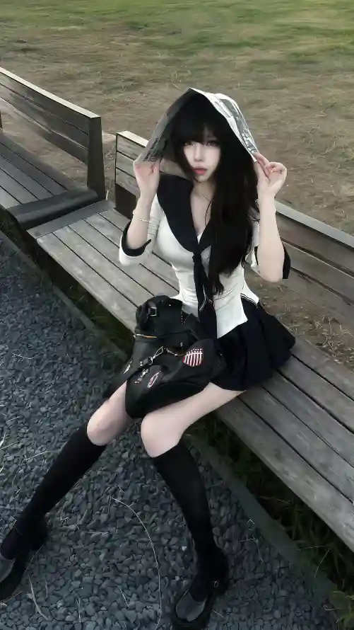 4k坐姿壁纸 - 少女 - 美女 - 草地「哲风壁纸」