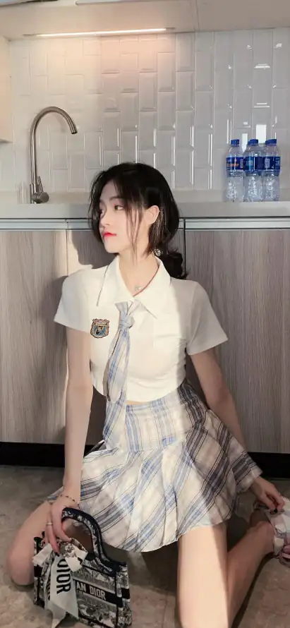 4k坐姿壁纸 - 少女 - 居家 - 清新「哲风壁纸」