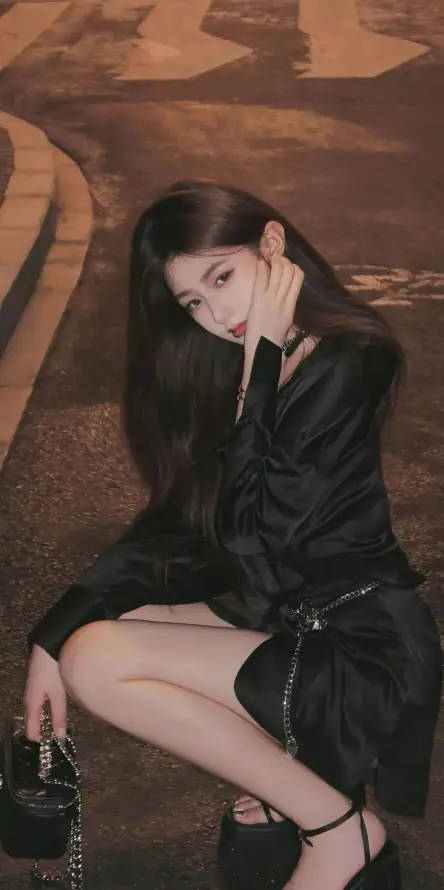 4k夜景壁纸 - 红唇 - 美女 - 蹲姿「哲风壁纸」