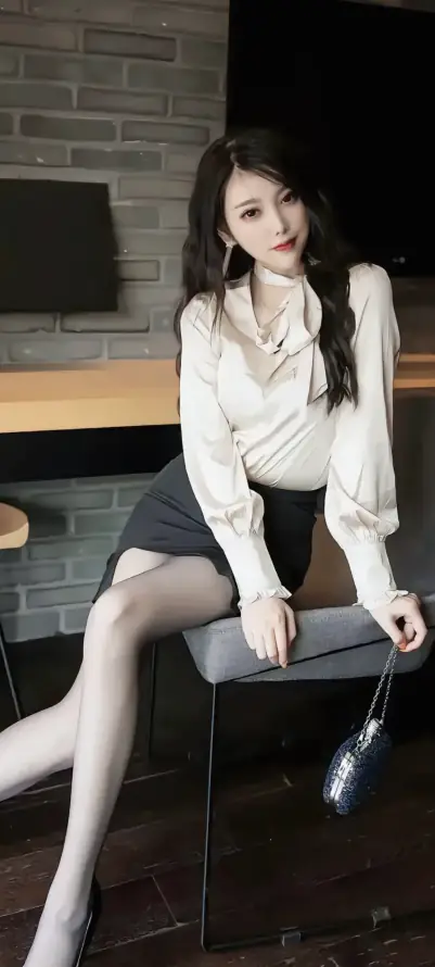 4k坐姿壁纸 - 美女 - OL风 - 白丝袜「哲风壁纸」