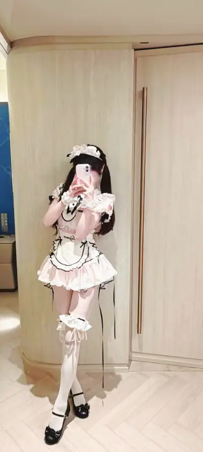 4k甜妹壁纸 - 白丝 - 美女 - 全身照「哲风壁纸」