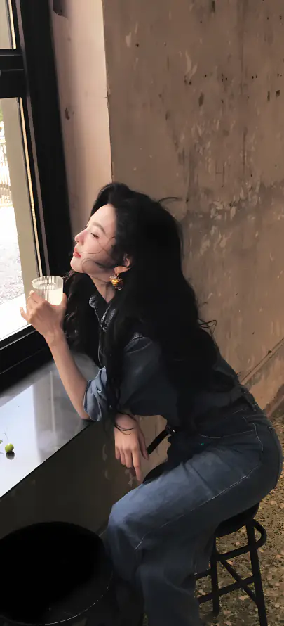 4k侧脸壁纸 - 窗边 - 长发 - 随拍「哲风壁纸」