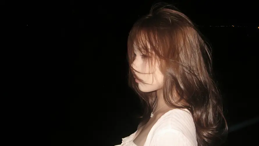 4k侧颜壁纸-棕发 - 温柔-美女「哲风壁纸」