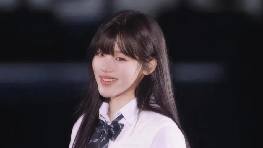 4k人像壁纸 - 少女 - 白衬衫 - 金玟池「哲风壁纸」