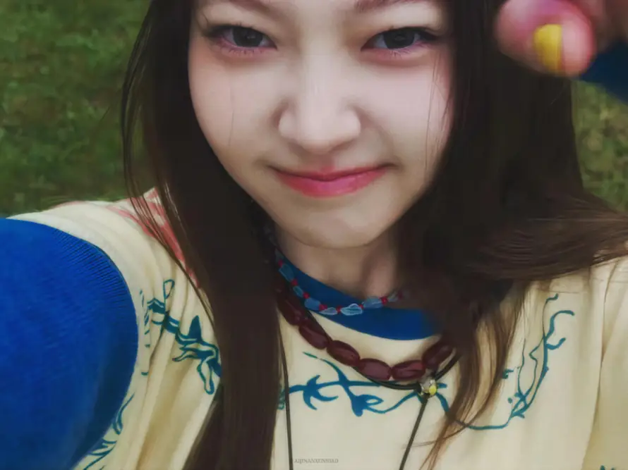2k微笑壁纸-长发 - 少女感-朴智雅「哲风壁纸」