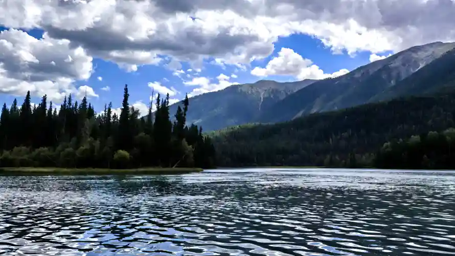 4k云层壁纸-山脉 - 森林-湖景「哲风壁纸」
