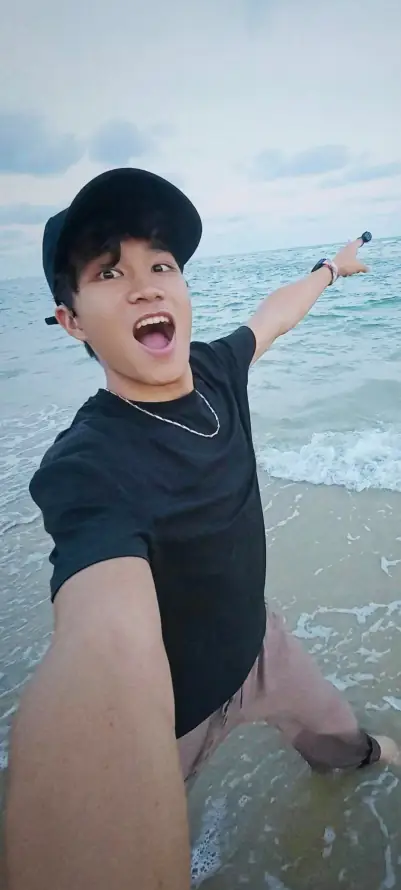 4k少年壁纸 - 沙滩 - 浅滩 - 海水「哲风壁纸」