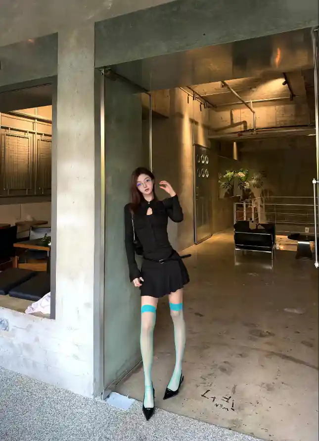 4k性感壁纸 - 街拍 - 辣妹 - 长筒袜「哲风壁纸」