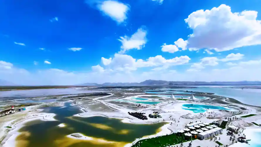 4k天空壁纸-盐湖 - 盐滩-远山「哲风壁纸」