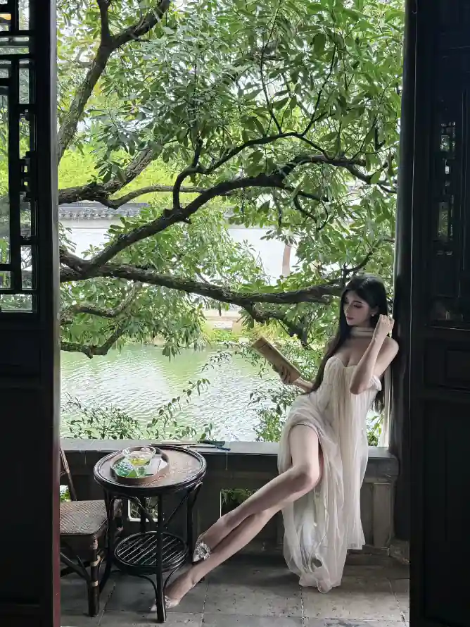 4k倚门壁纸 - 古树 - 持书 - 湖景「哲风壁纸」