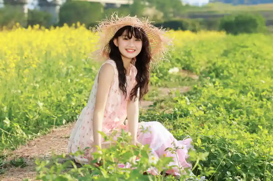 4k写真壁纸-少女 - 微笑-户外「哲风壁纸」