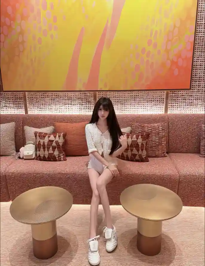 4k抱枕壁纸 - 🔥 - 齐刘海 - 坐姿写真「哲风壁纸」