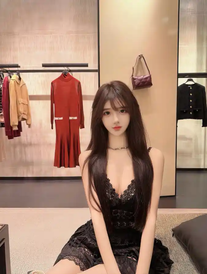 4k🔥壁纸 - 服装店 - 细项链 - 齐刘海「哲风壁纸」