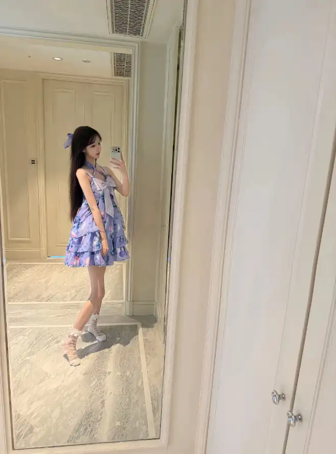 4k黑长直壁纸 - 居家走廊 - 镜前自拍 - 洛丽塔少女「哲风壁纸」
