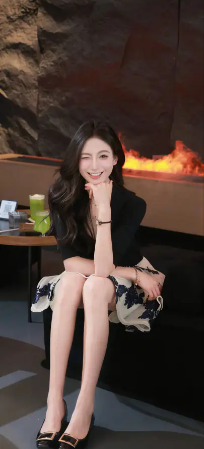 4k微笑壁纸 - 暖光 - 美女 - 大长腿「哲风壁纸」