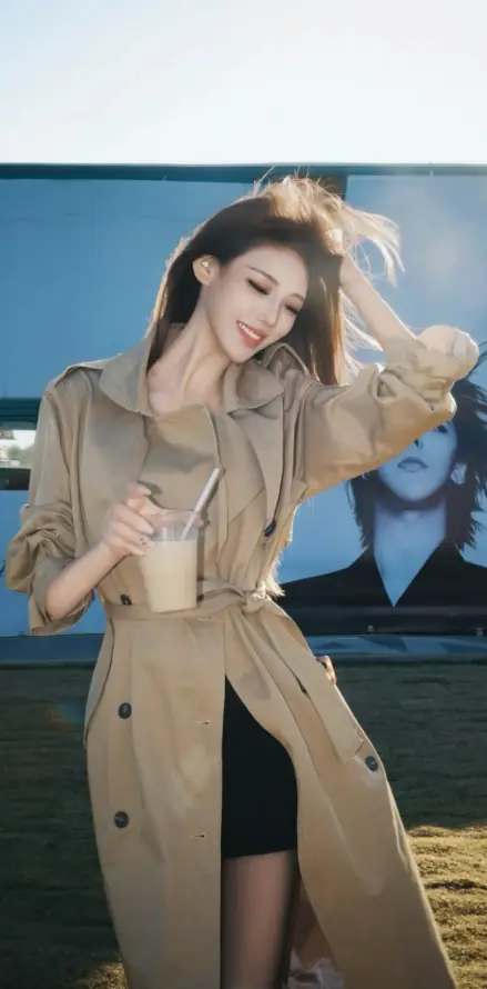 4k微笑壁纸 - 美女 - 长发 - 撩头发「哲风壁纸」