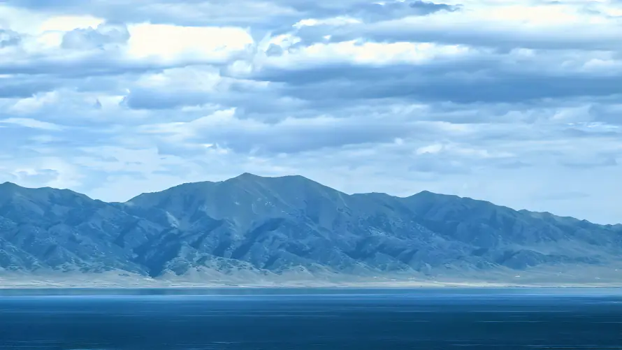 4k层云壁纸-海面 - 蓝天-蓝调「哲风壁纸」