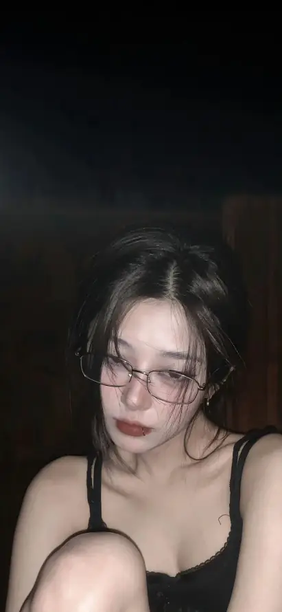 4k室内壁纸 - 慵懒 - 美女 - 低画质「哲风壁纸」