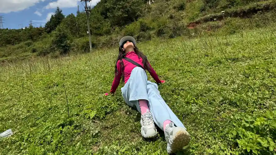 4k墨镜壁纸 - 山林 - 美女 - 遮阳帽「哲风壁纸」 4k墨镜壁纸 - 山林 - 美女 - 遮阳帽「哲风壁纸」