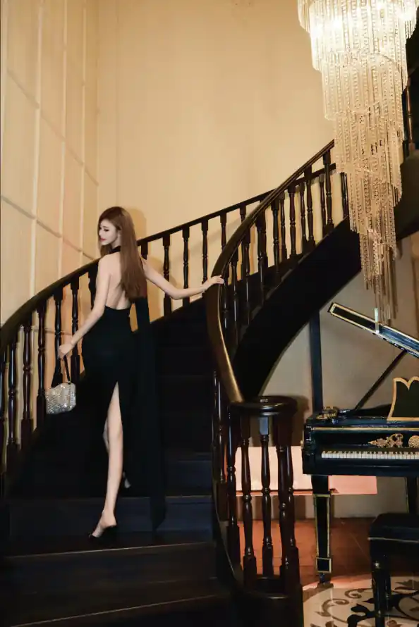 4k优雅壁纸 - 回眸 - 美女 - 长发「哲风壁纸」