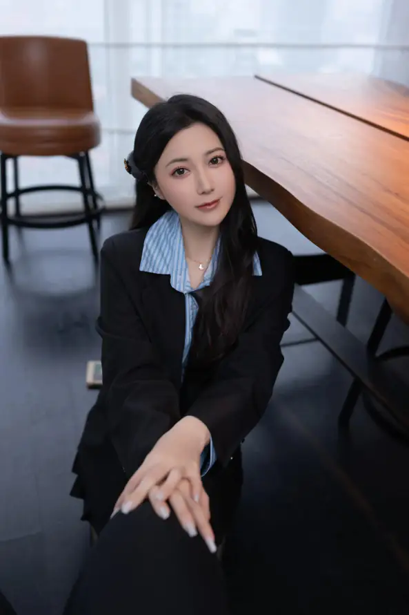 4k干练壁纸 - 长发 - 黑丝 - 黑长直「哲风壁纸」