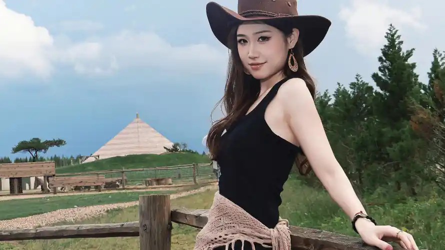 3k围栏壁纸-牧场 - 美女-耳环「哲风壁纸」