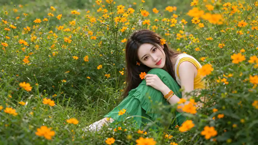 4k清新壁纸 - 绿裙 - 美女 - 花丛「哲风壁纸」