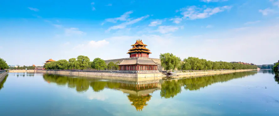 4k晴朗壁纸-绿树 - 蓝天-古建筑「哲风壁纸」