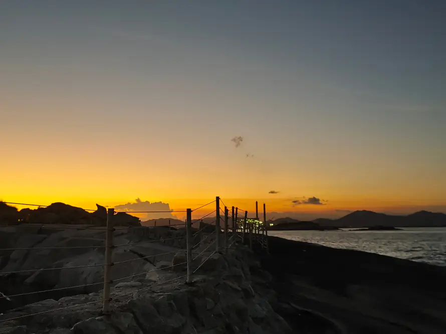 4k剪影壁纸-围栏 - 海岸-海面「哲风壁纸」