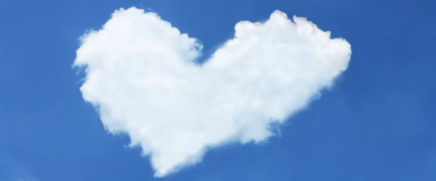 4k晴空壁纸 - 浪漫 - 清新 - 心形云「哲风壁纸」