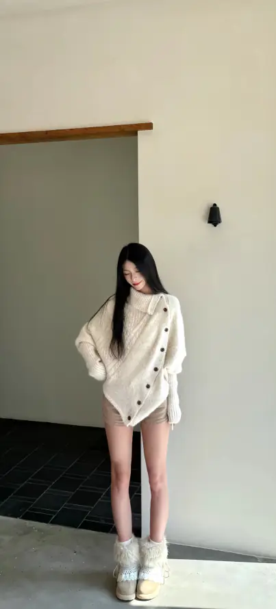 4k长腿壁纸 - 🔥 - 毛绒靴 - 黑长发「哲风壁纸」