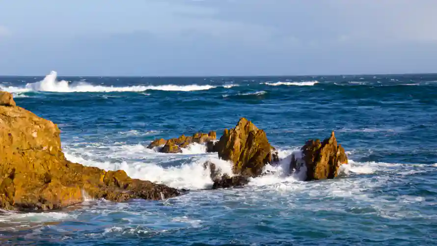 4k大海壁纸 - 浪花 - 碧海 - 礁石「哲风壁纸」