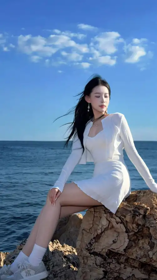4k海边壁纸 - 碧海 - 礁石 - 美女「哲风壁纸」
