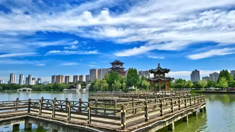 4k湖景壁纸-湖泊 - 白天-绿树「哲风壁纸」