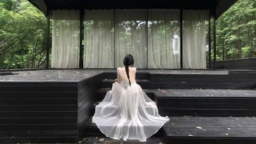 5k森系壁纸-美女 - 背影-白纱帘「哲风壁纸」