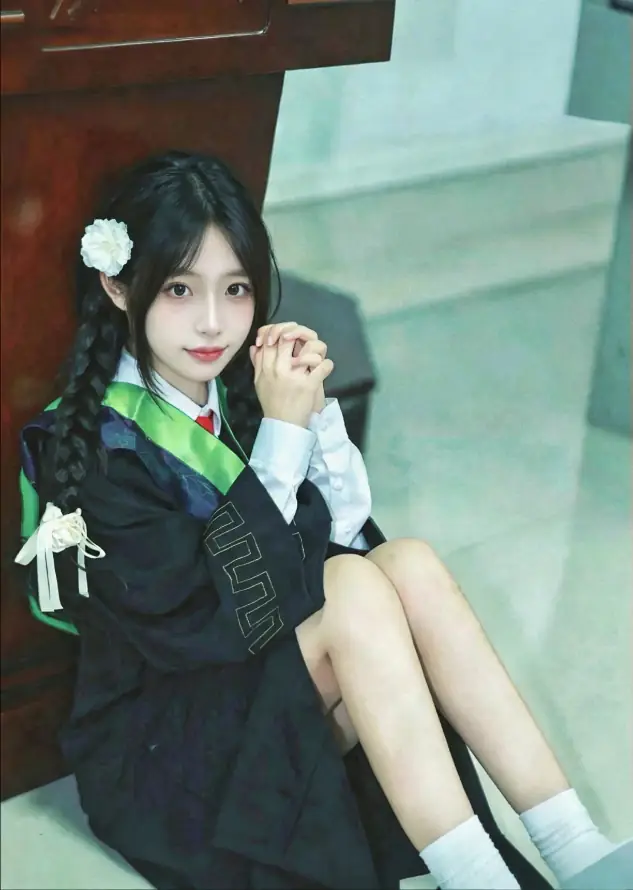 4k室内壁纸 - 白袜 - 🔥 - 学士服「哲风壁纸」
