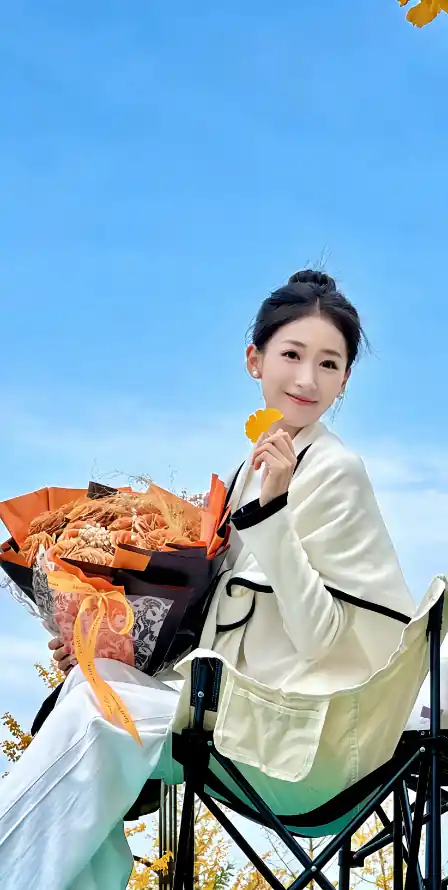 4k户外壁纸 - 清新 - 秋日 - 美女「哲风壁纸」