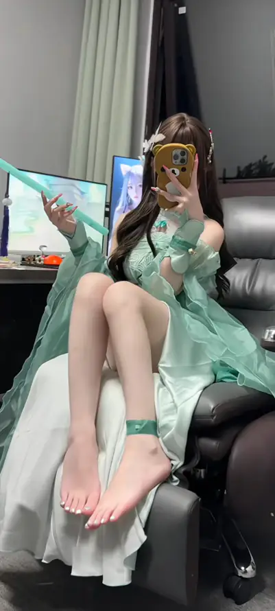 4k发饰壁纸 - 居家 - 沙发 - 美女「哲风壁纸」