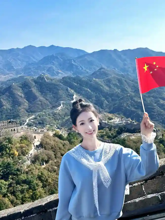 4k出游壁纸 - 山脉 - 美女 - 蓝天「哲风壁纸」